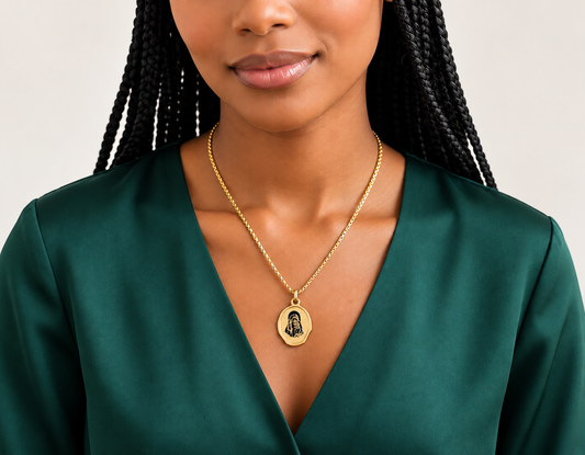 Collier Médaille Vierge Marie – Élégance & Foi. Coffret 🎁 inclus