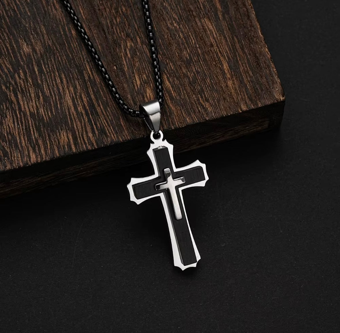Collier Croix Jesus tendance ✨