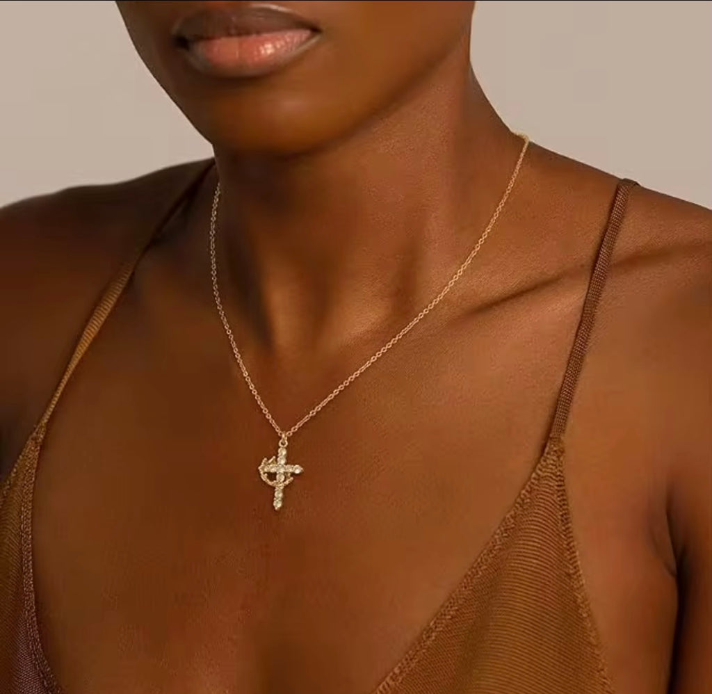 Collier Croix couronne