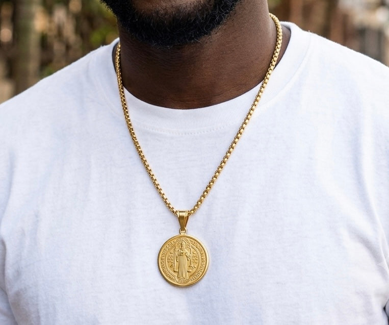 Collier Saint Benoît - Symbole de protection et de foi chrétienne