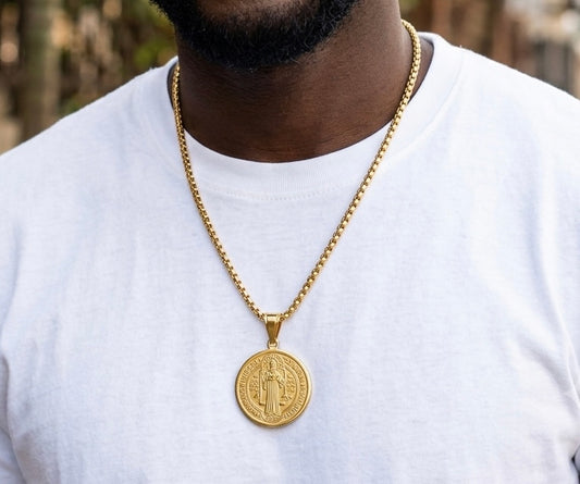 Collier Saint Benoît - Symbole de protection et de foi chrétienne